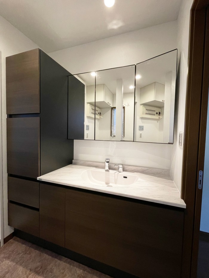 上質な空間を優雅に彩るラピシアカウンター　世田谷区H様邸